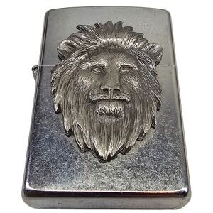 Rare Zippo Lion Head Lighter Mens Silver Good 2002 Vintage 3D Emblem Windproof